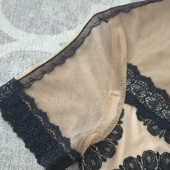 Elegant Black Lace Floral Dress - Picture 6 of 8